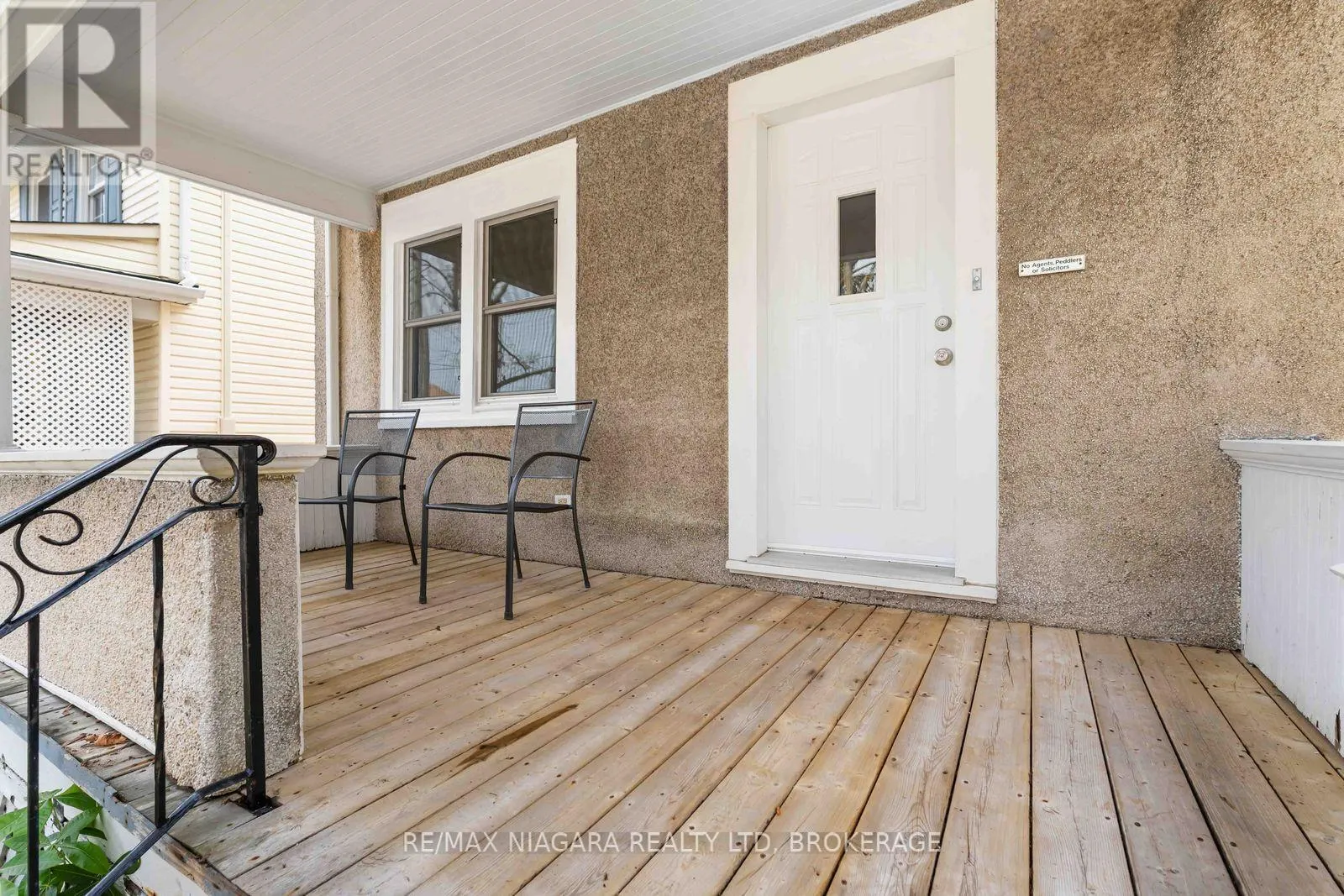 8 RUSSELL AVENUE