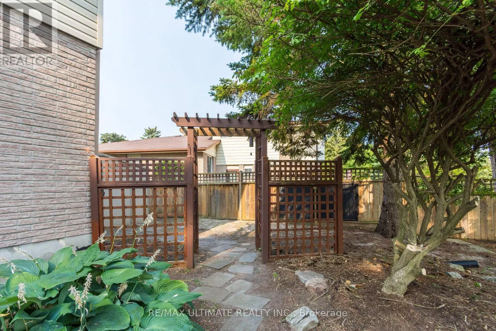 34 BRIARWOOD CRES CRESCENT