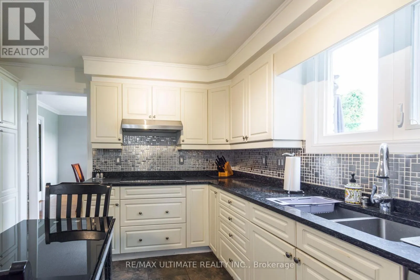 34 BRIARWOOD CRES CRESCENT