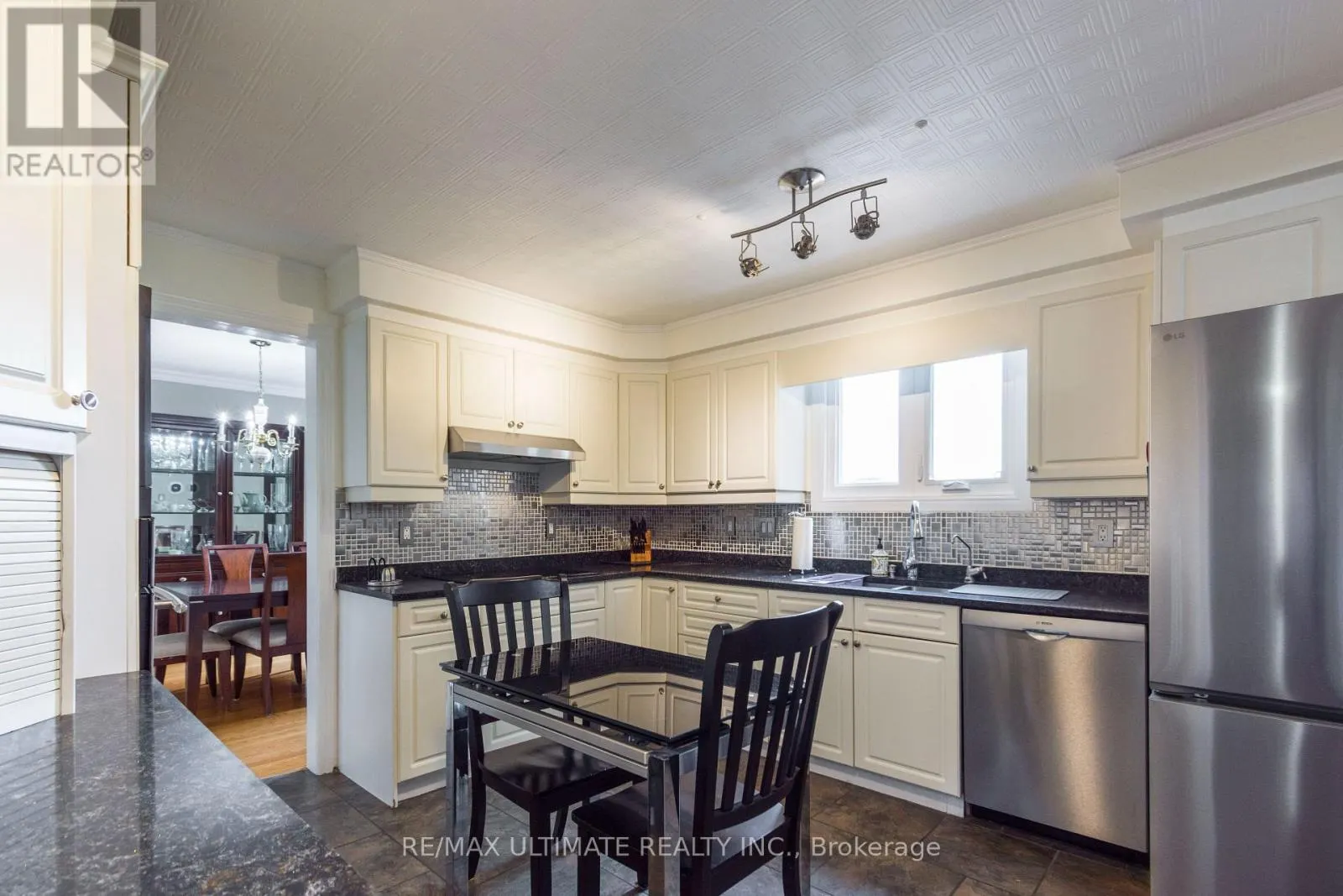 34 BRIARWOOD CRES CRESCENT