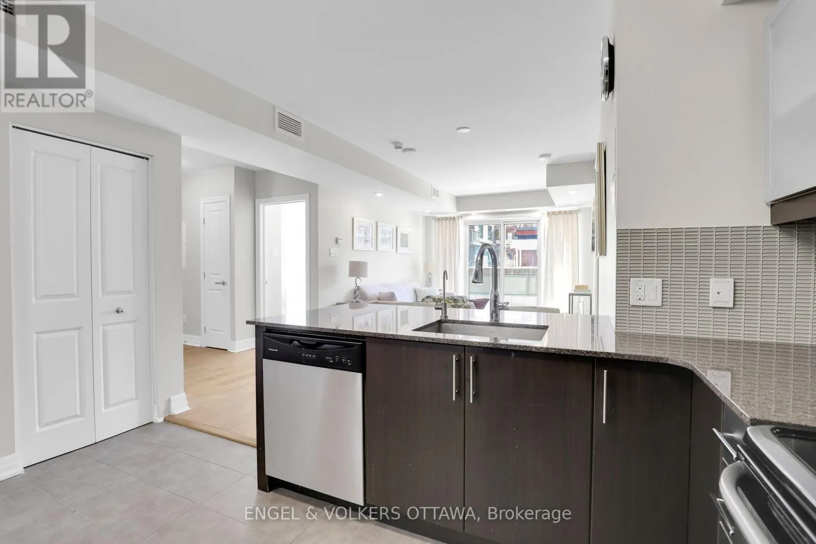 202 - 195 BESSERER STREET