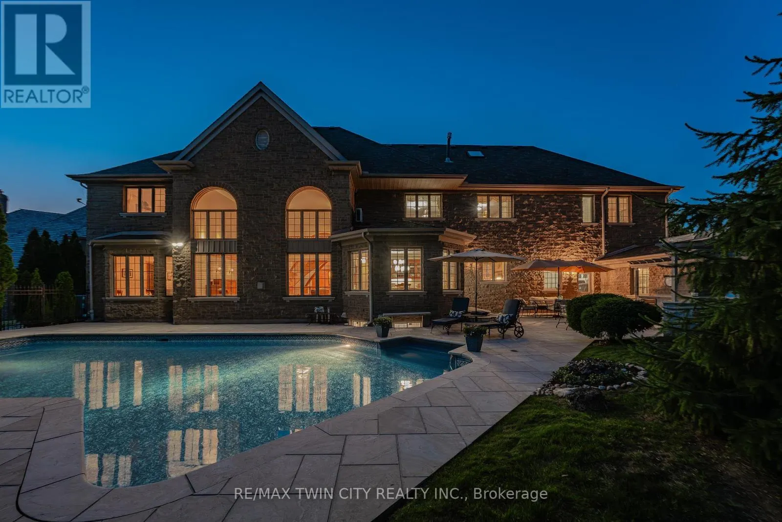 375 RIVER OAK PLACE