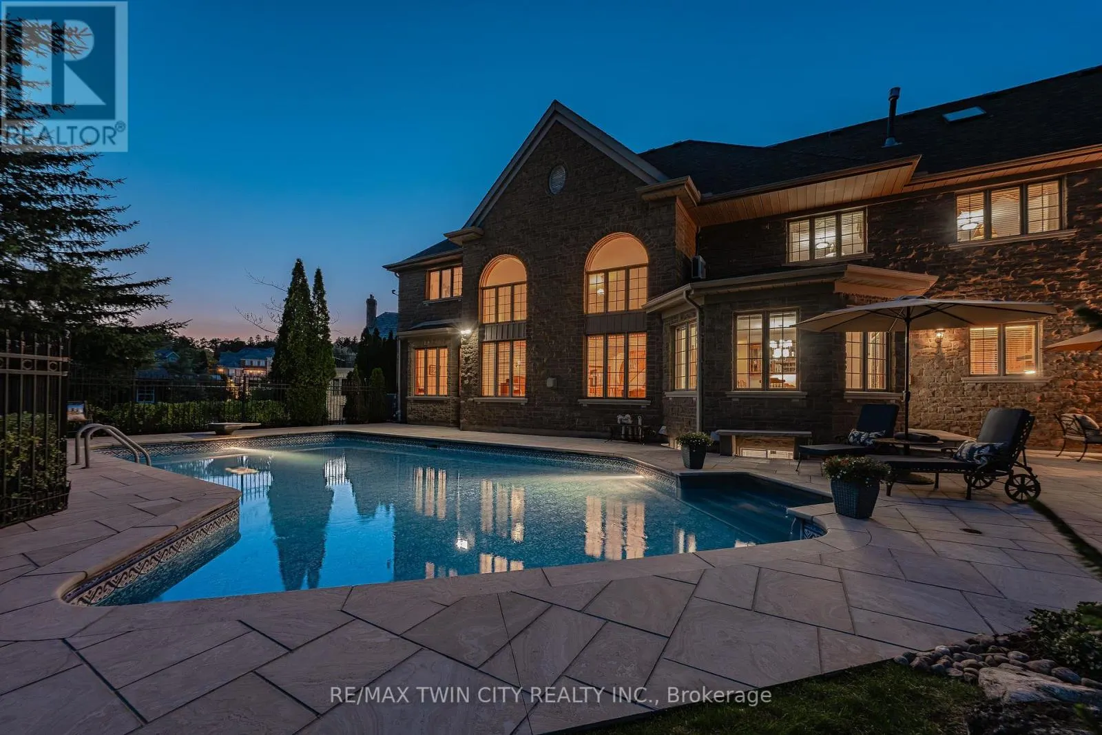 375 RIVER OAK PLACE