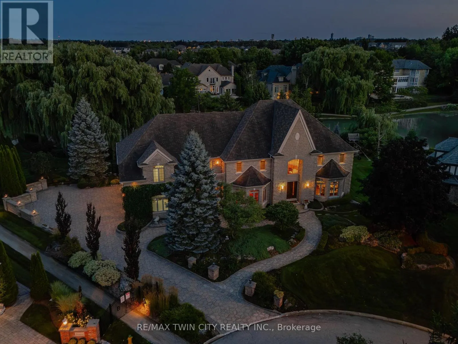 375 RIVER OAK PLACE