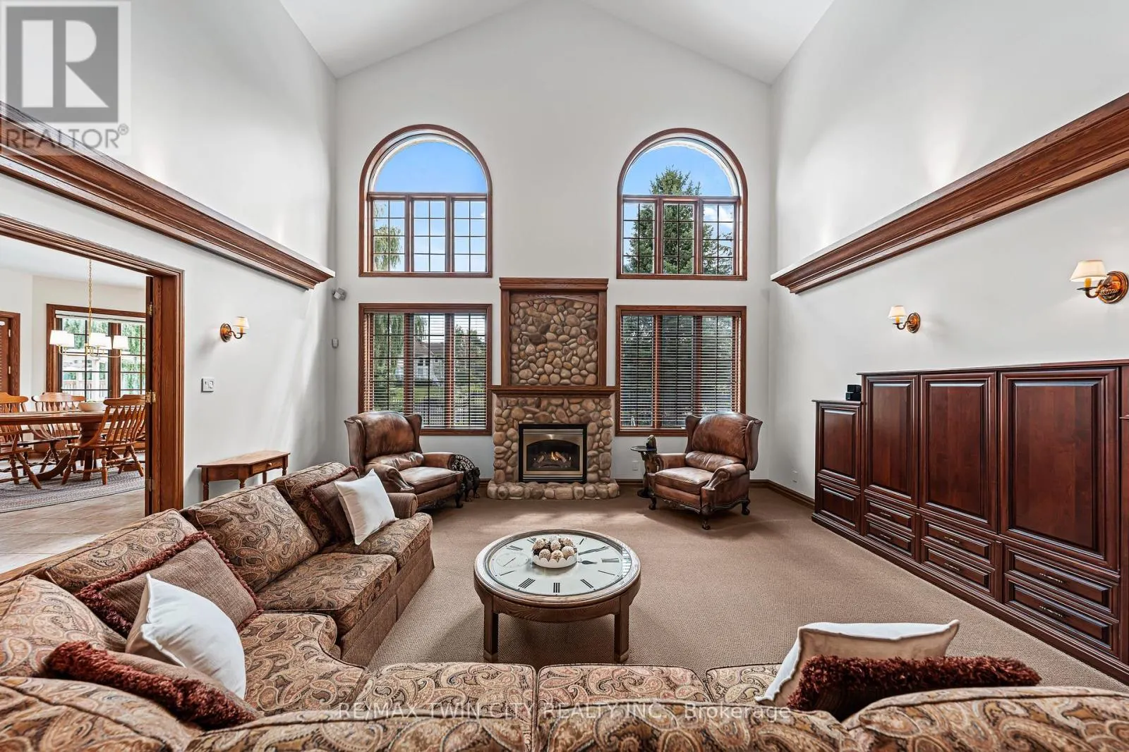 375 RIVER OAK PLACE