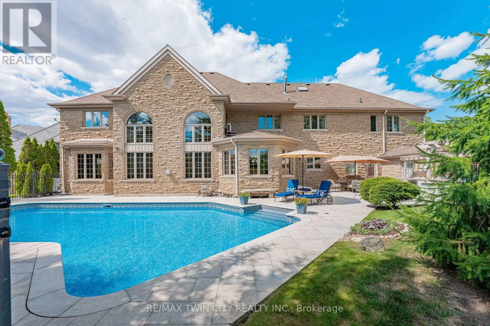 375 RIVER OAK PLACE