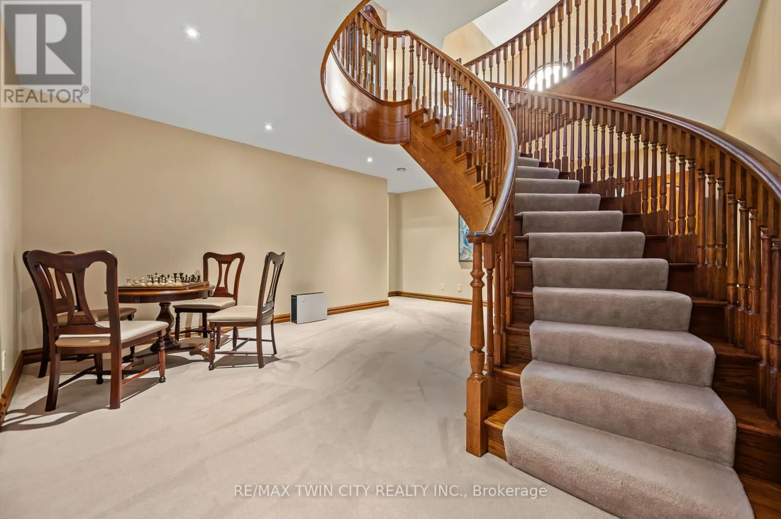 375 RIVER OAK PLACE