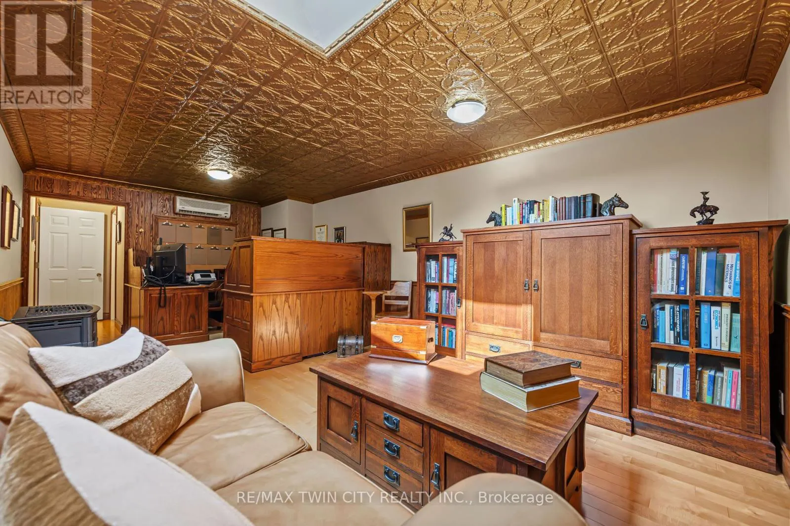 375 RIVER OAK PLACE