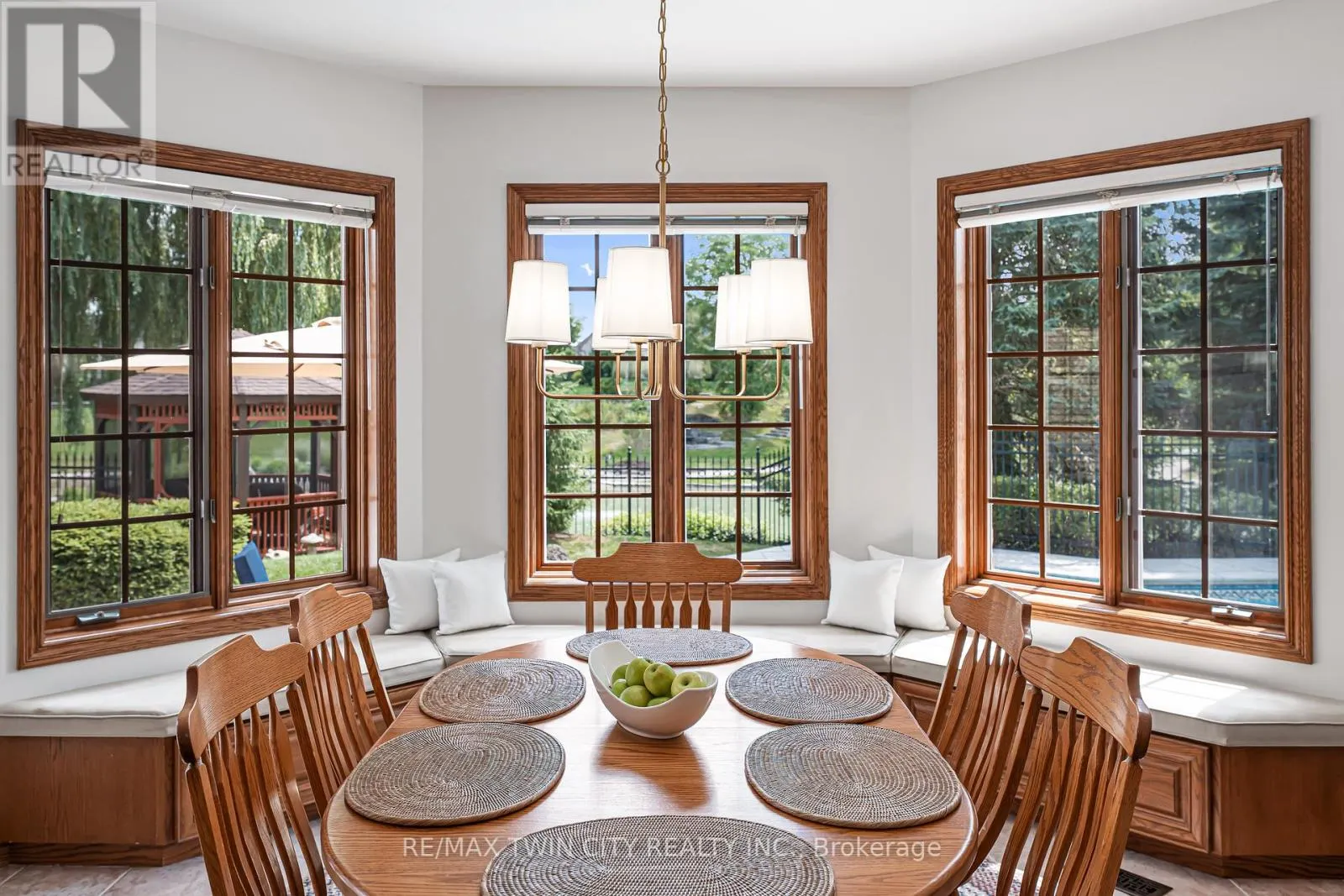 375 RIVER OAK PLACE