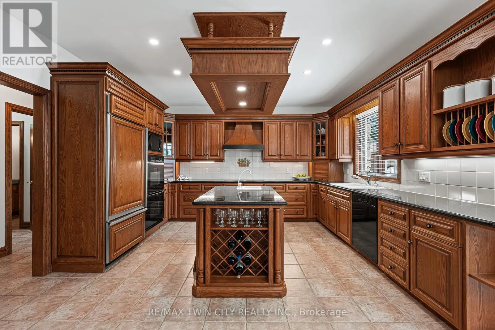 375 RIVER OAK PLACE