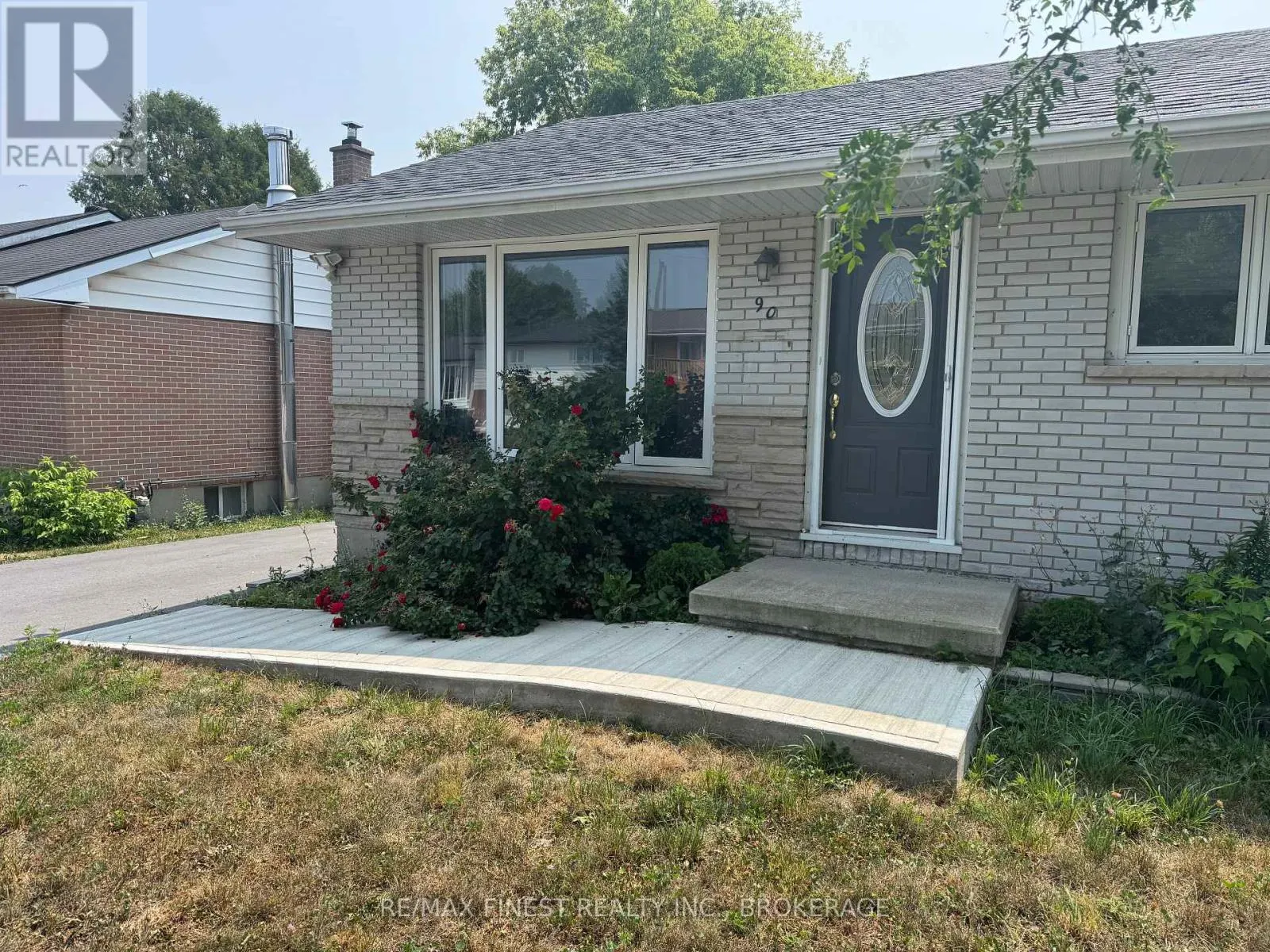 90 MORENZ CRESCENT