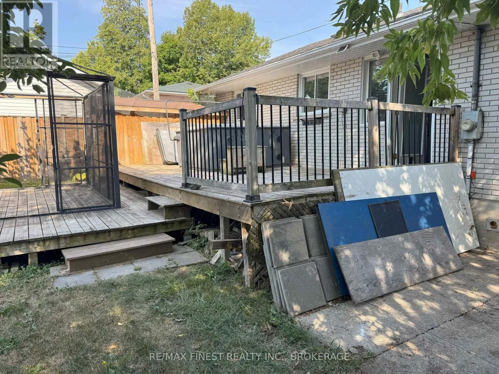 90 MORENZ CRESCENT
