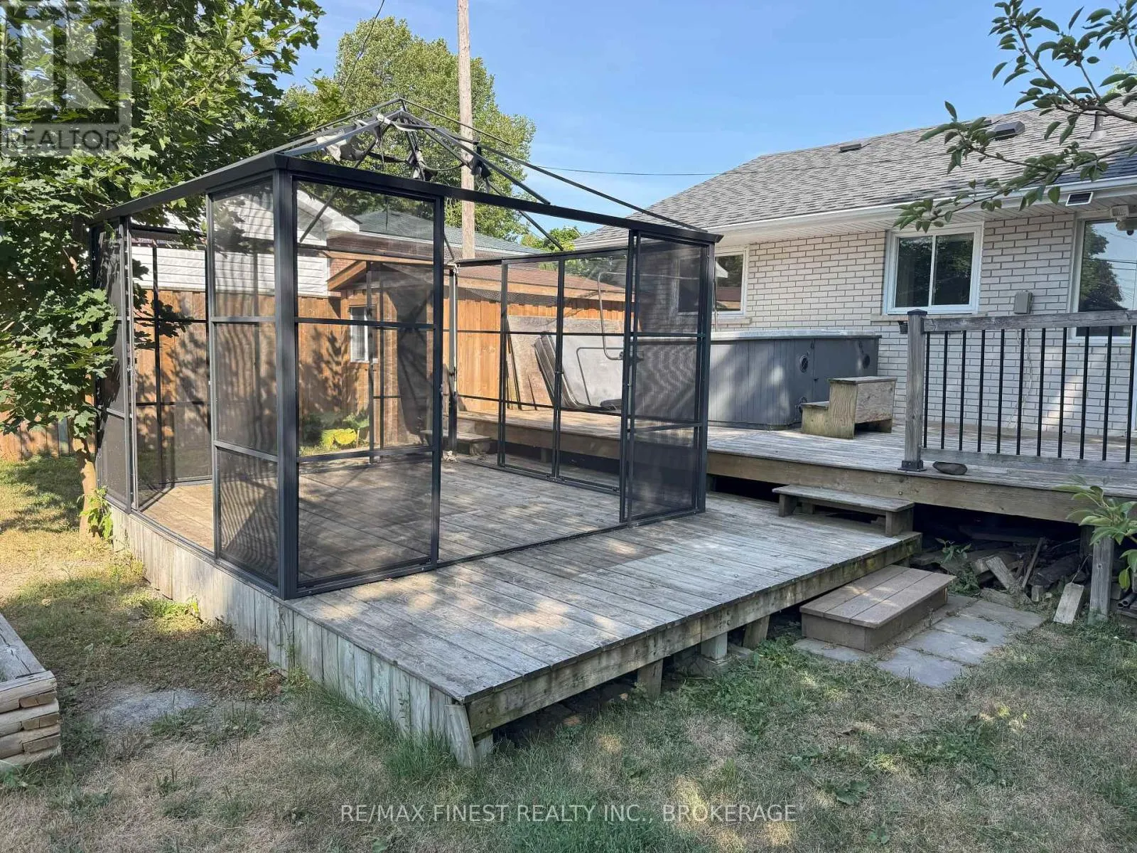 90 MORENZ CRESCENT