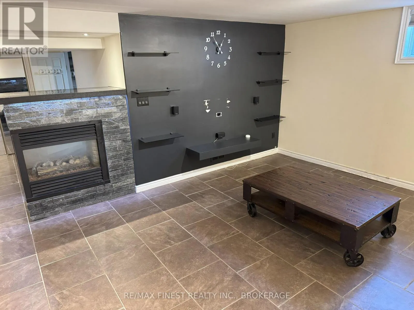 90 MORENZ CRESCENT
