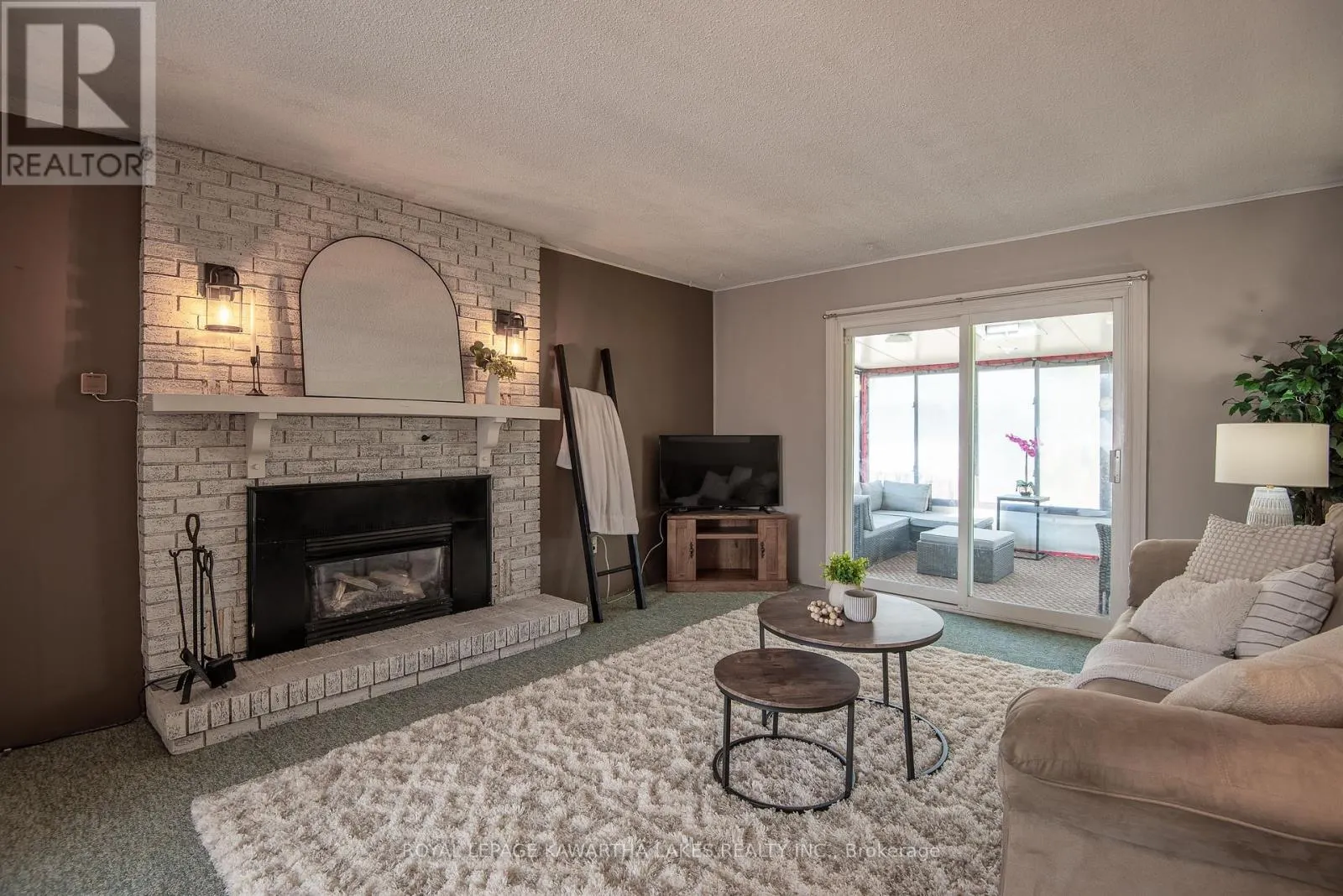 85 THOMAS DRIVE