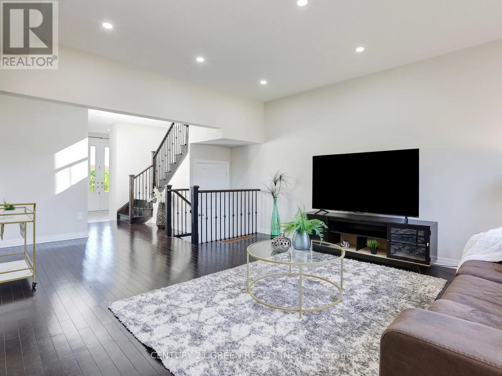 4 SLATER STREET