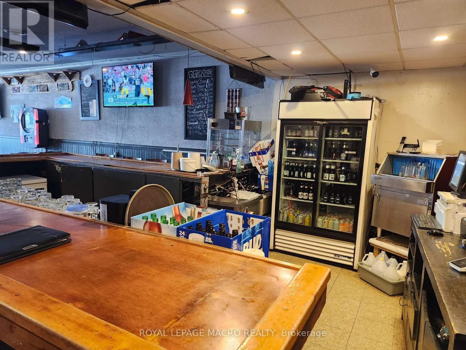 A - 49 SCOTT STREET W