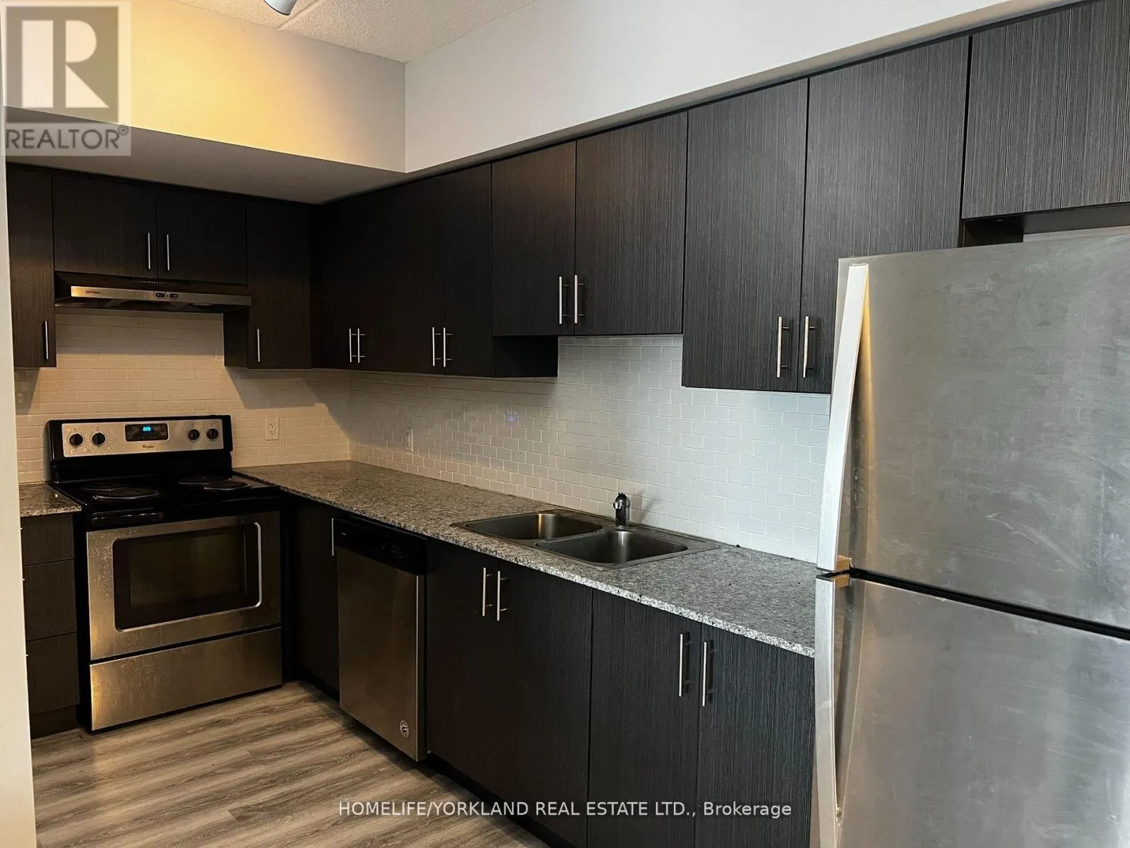 G612 - 275 LARCH STREET