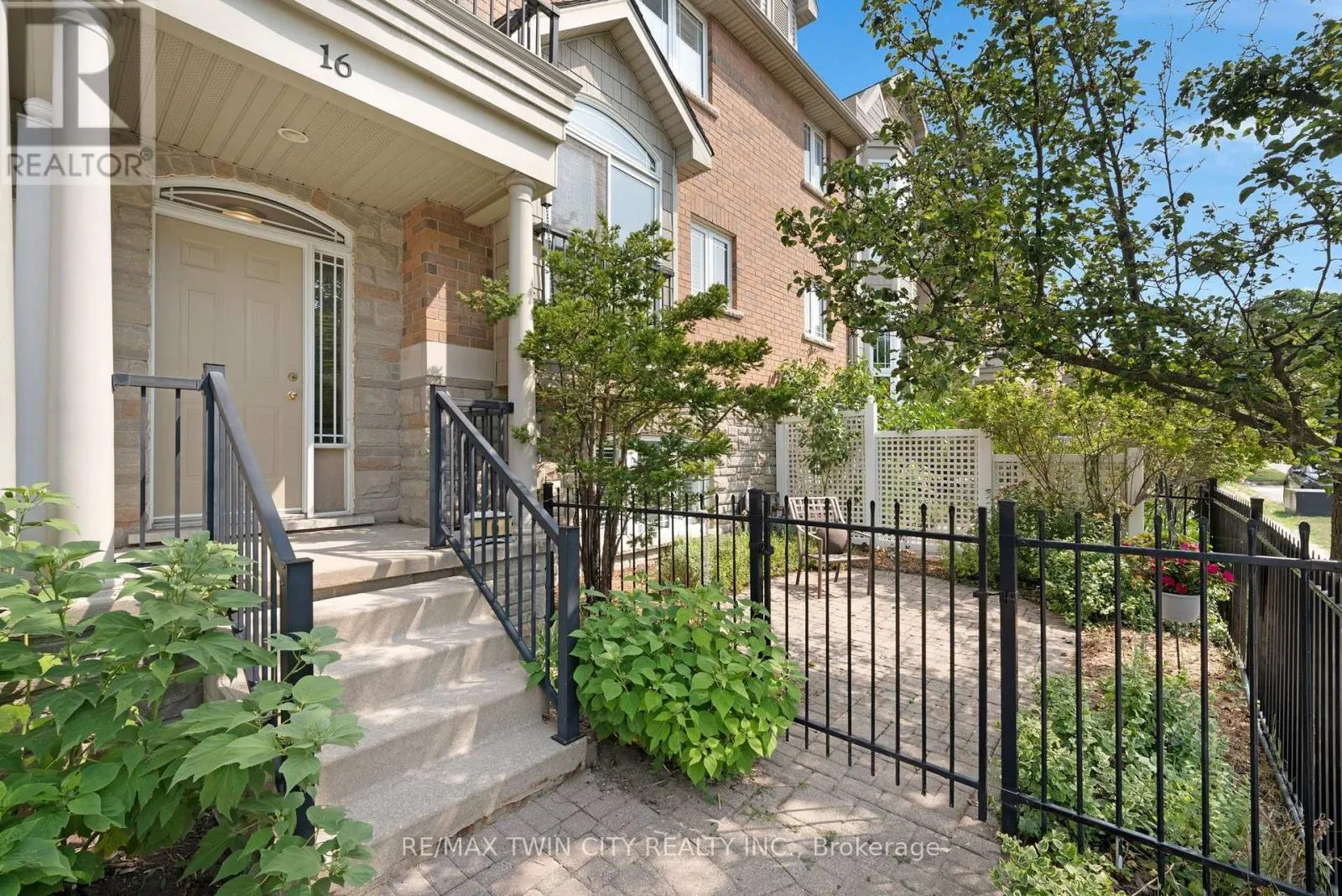 16 BRUCE STREET