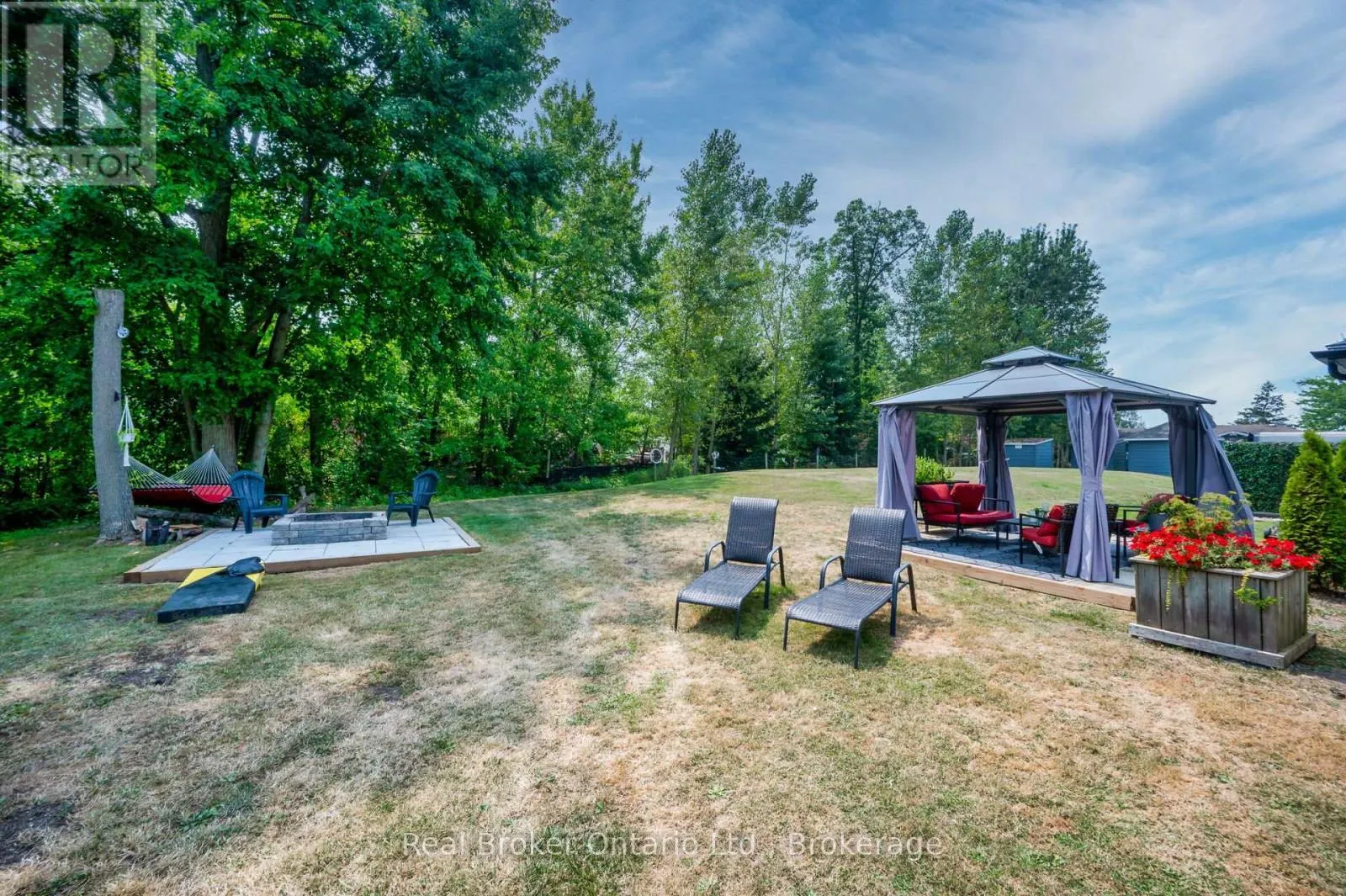 2525 VIMY ROAD