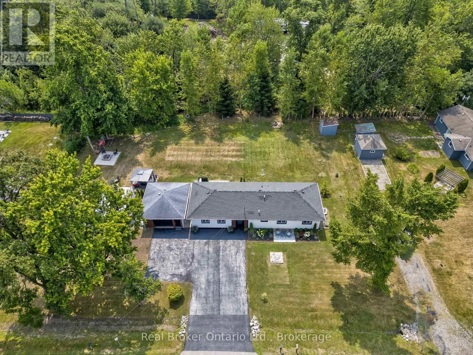 2525 VIMY ROAD