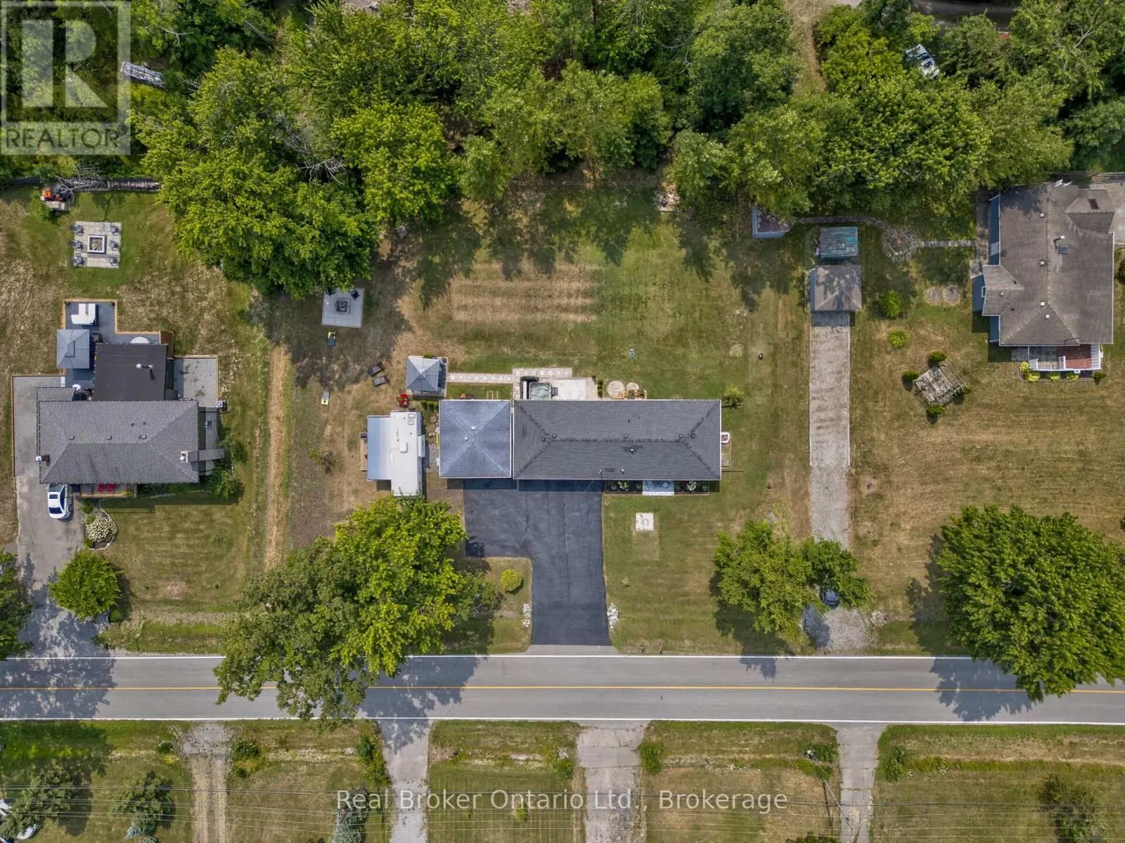 2525 VIMY ROAD