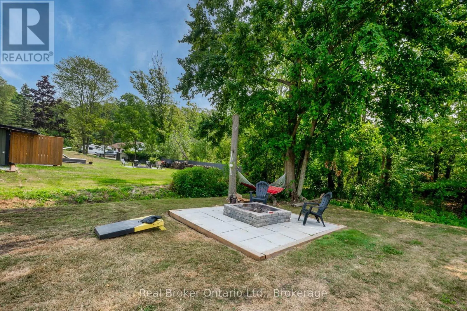 2525 VIMY ROAD