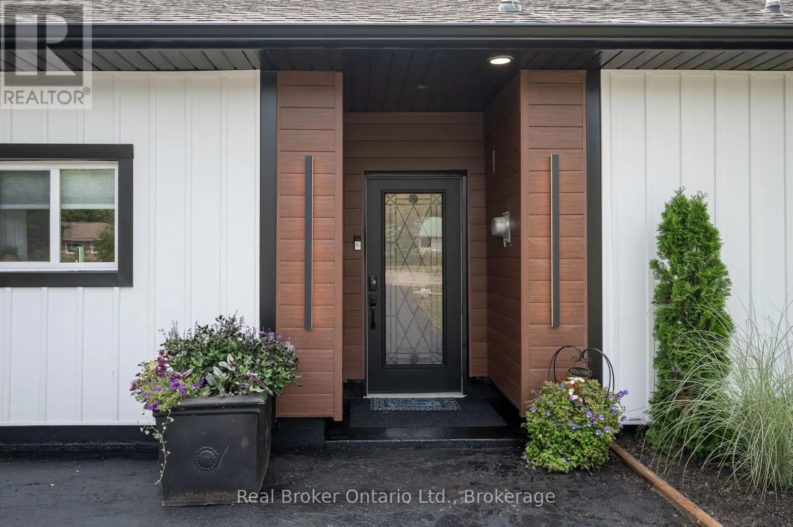 2525 VIMY ROAD