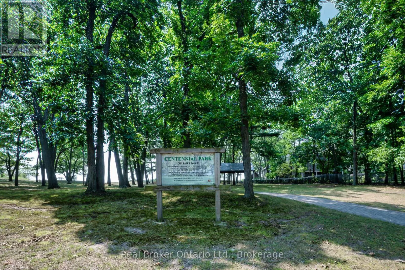 2525 VIMY ROAD