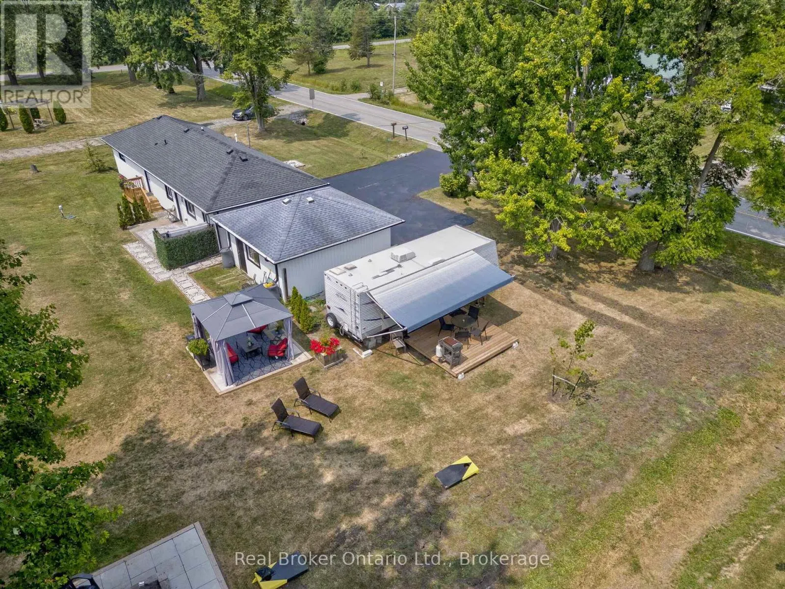 2525 VIMY ROAD