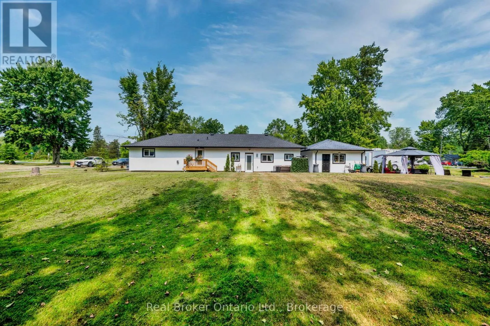 2525 VIMY ROAD