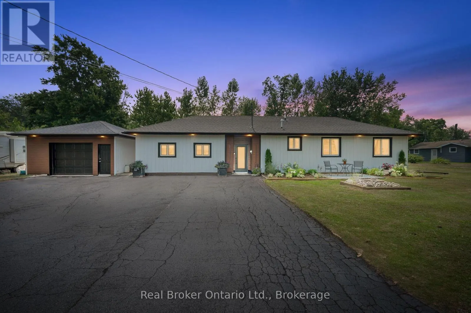2525 VIMY ROAD