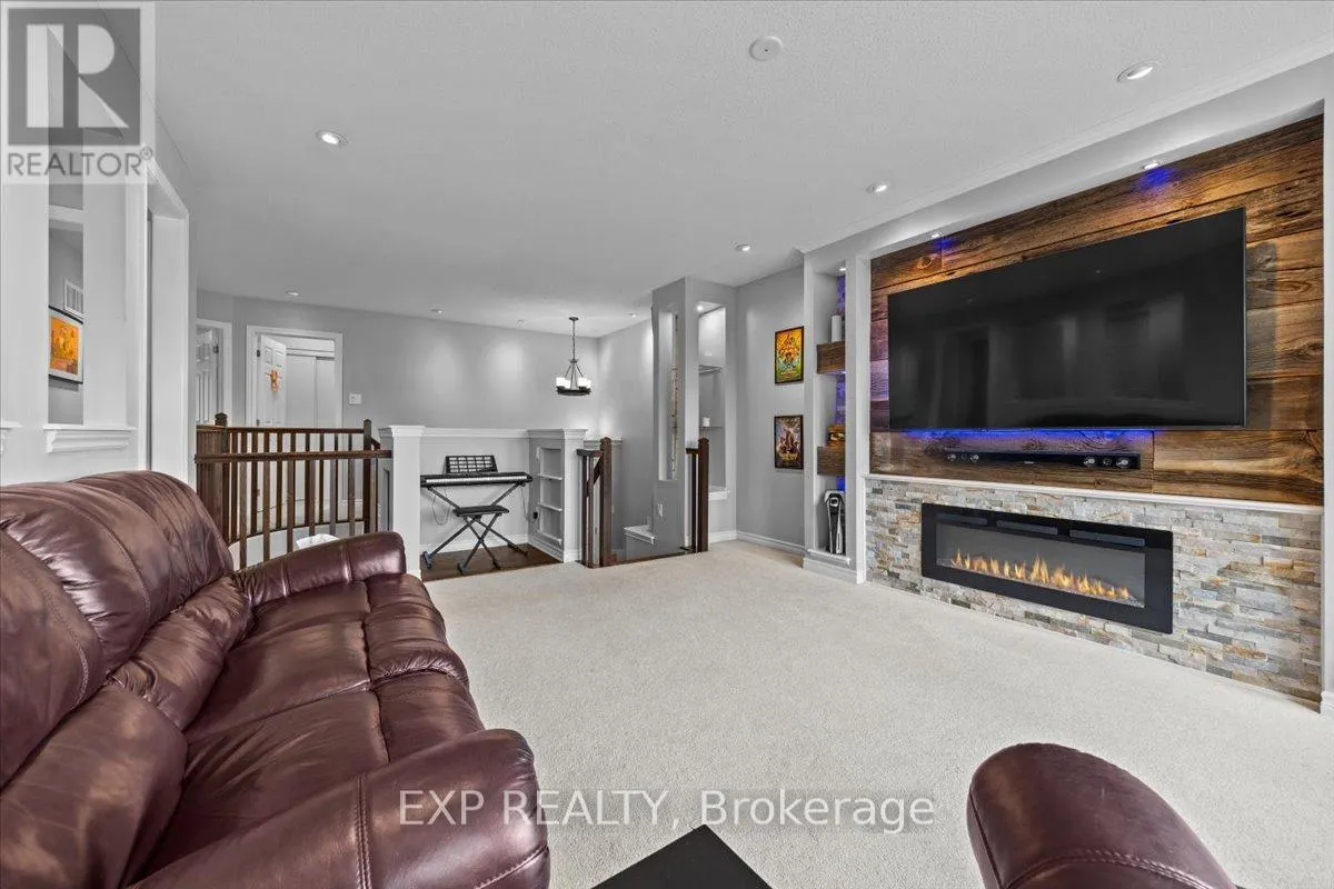 585 DUNDONALD DRIVE