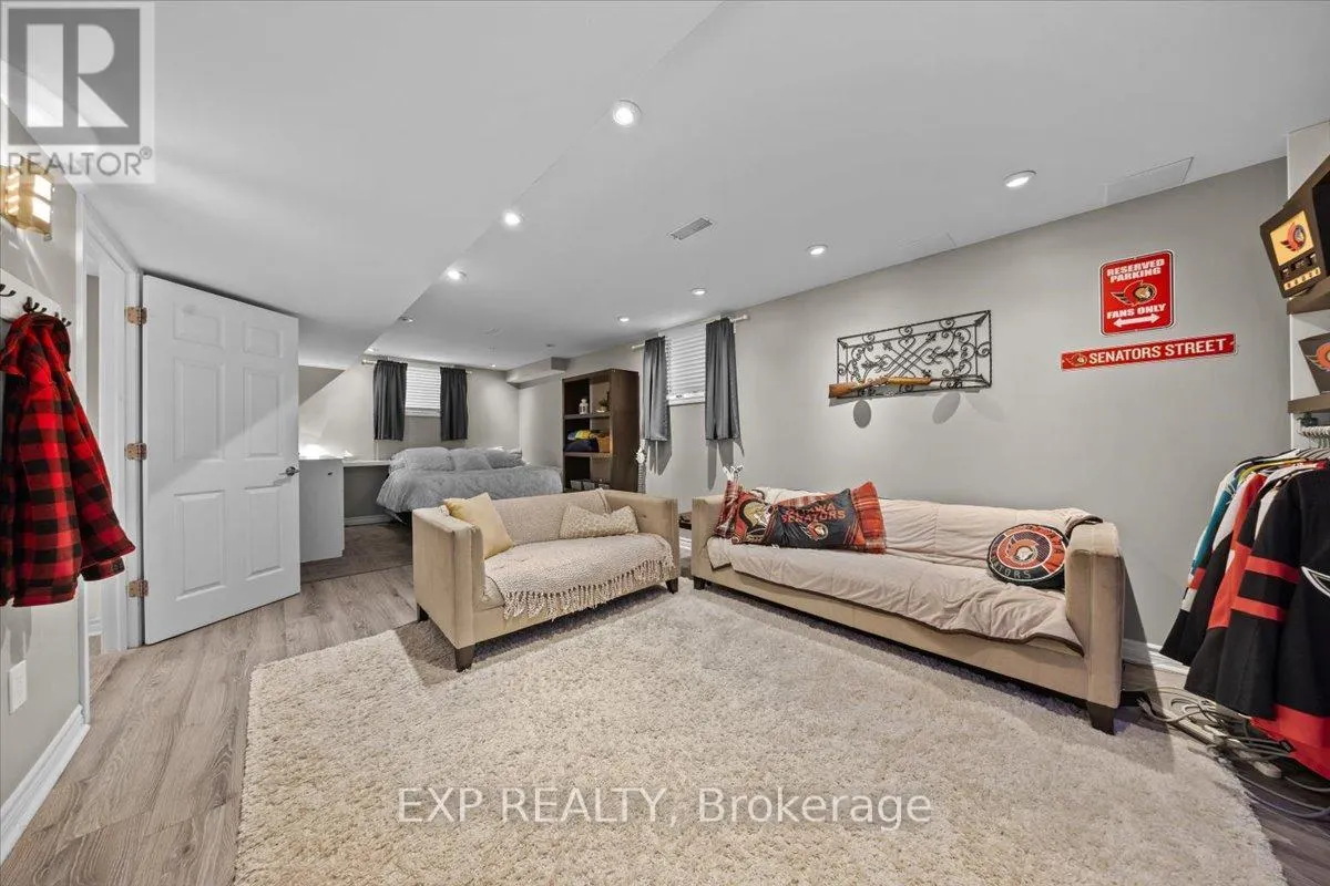 585 DUNDONALD DRIVE