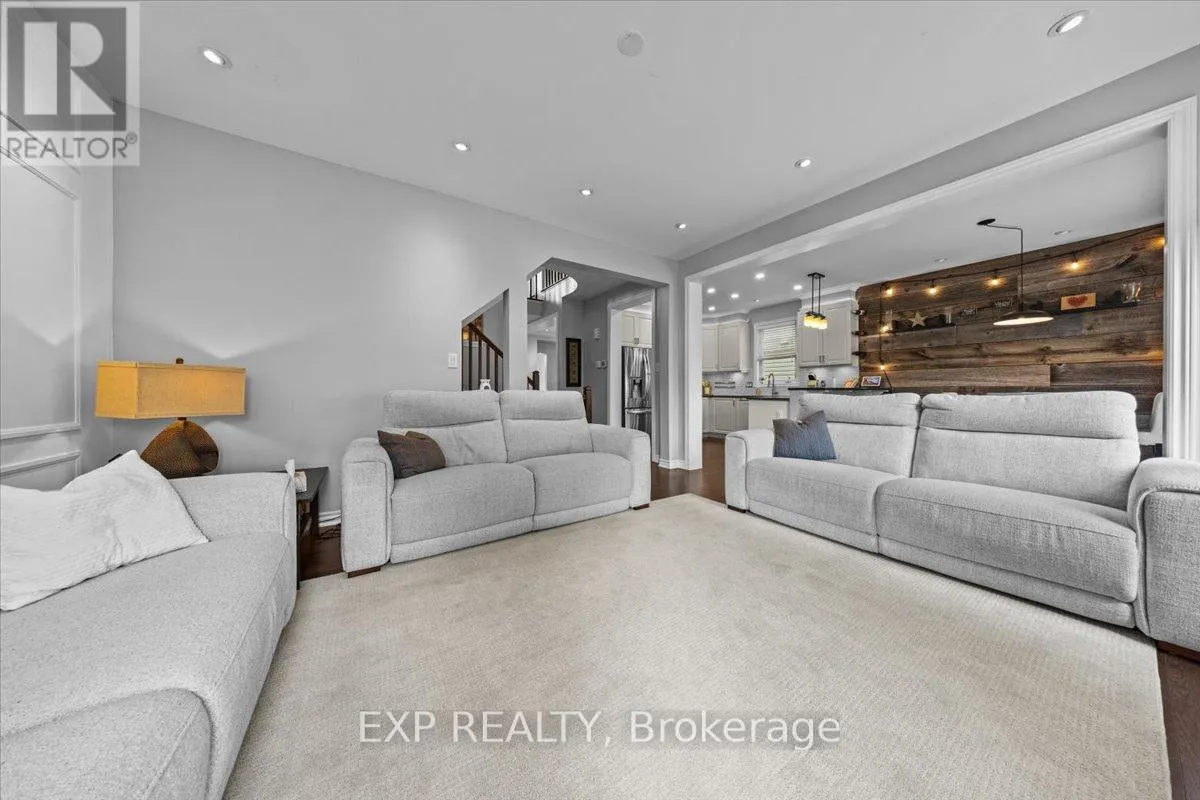 585 DUNDONALD DRIVE