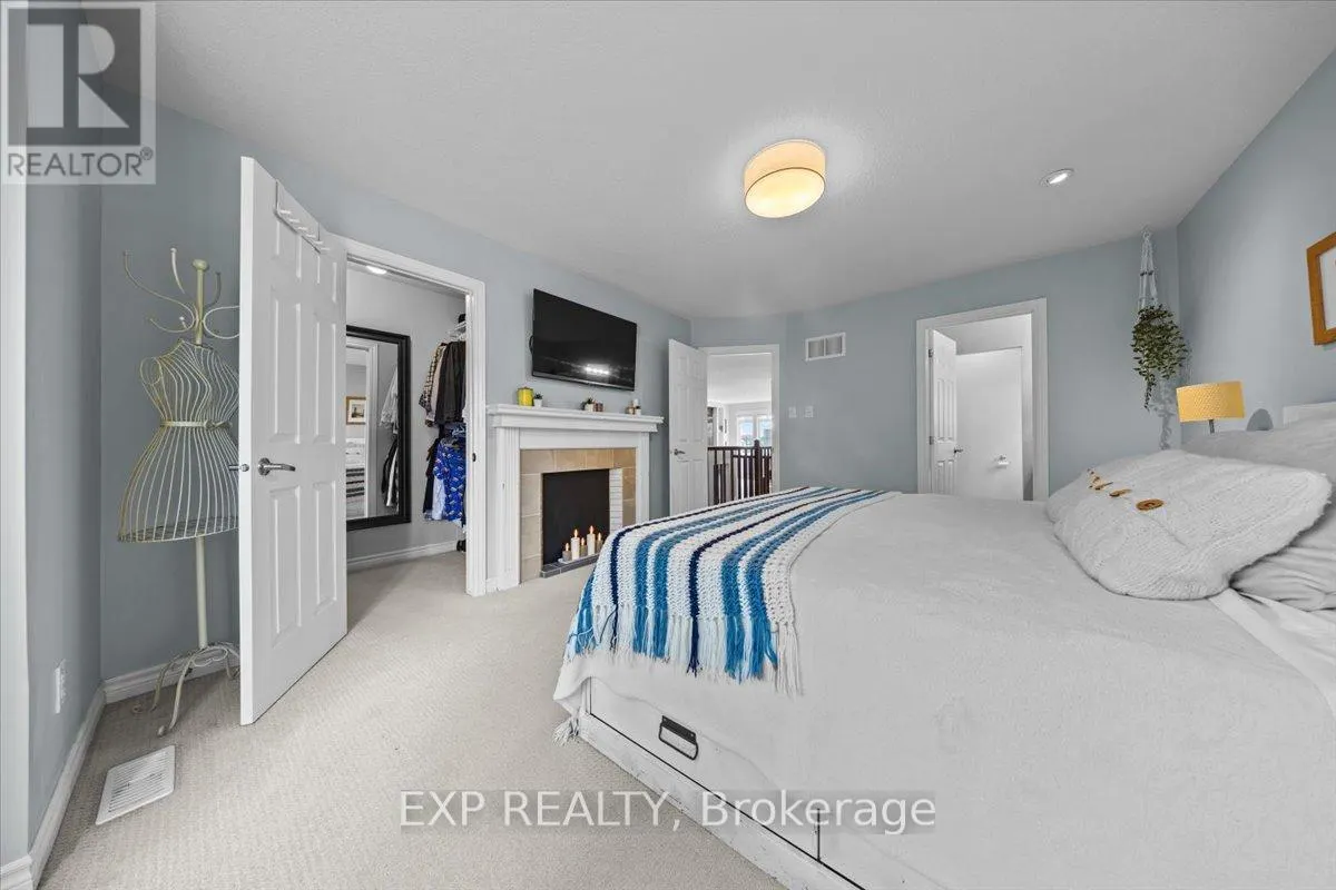 585 DUNDONALD DRIVE