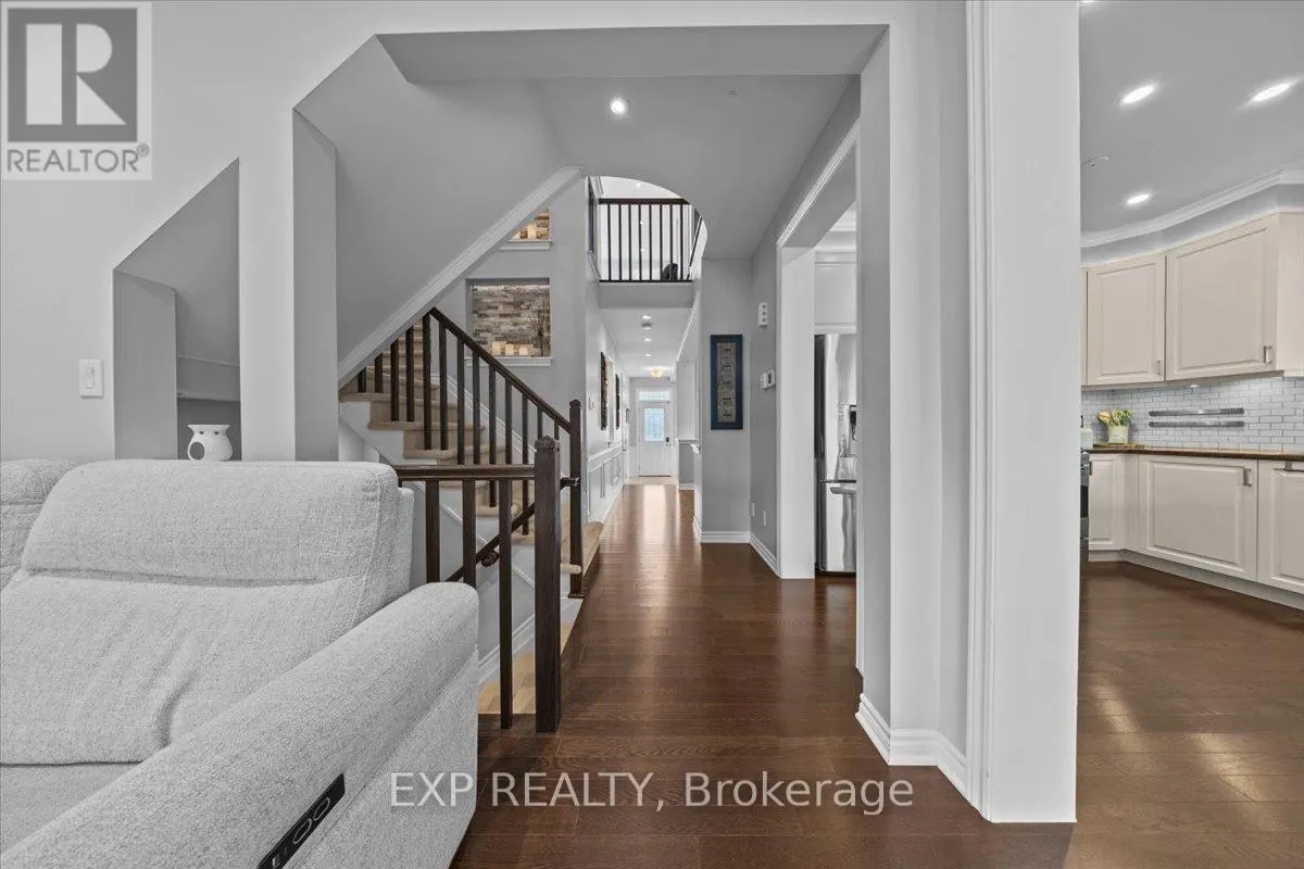 585 DUNDONALD DRIVE