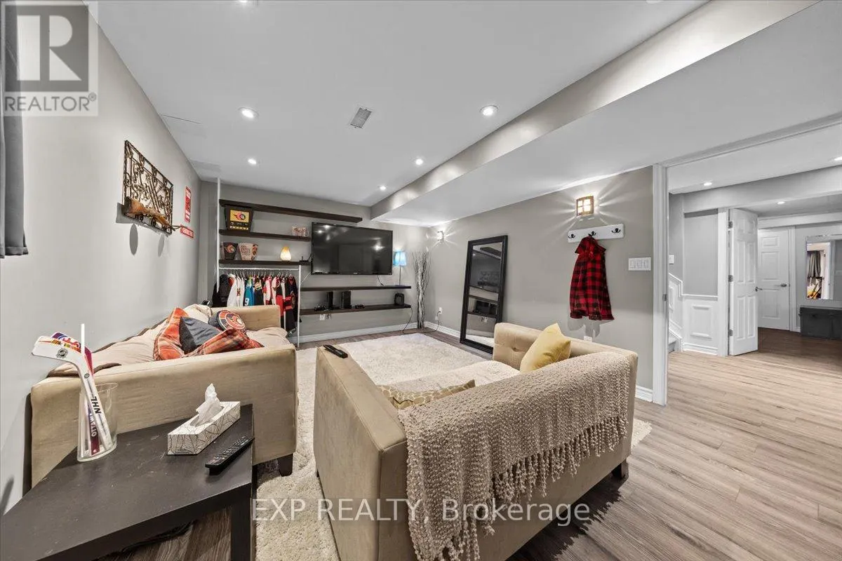 585 DUNDONALD DRIVE