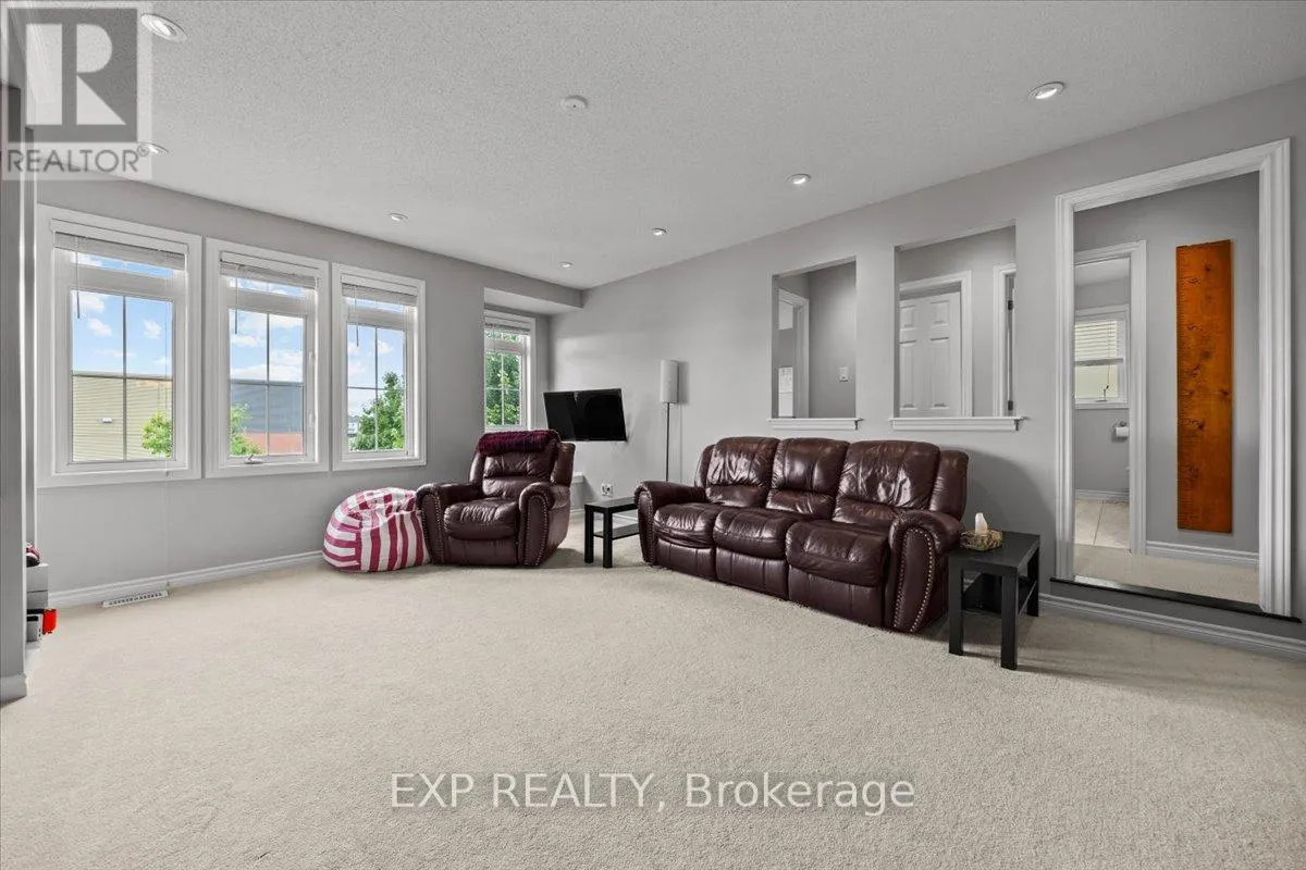 585 DUNDONALD DRIVE
