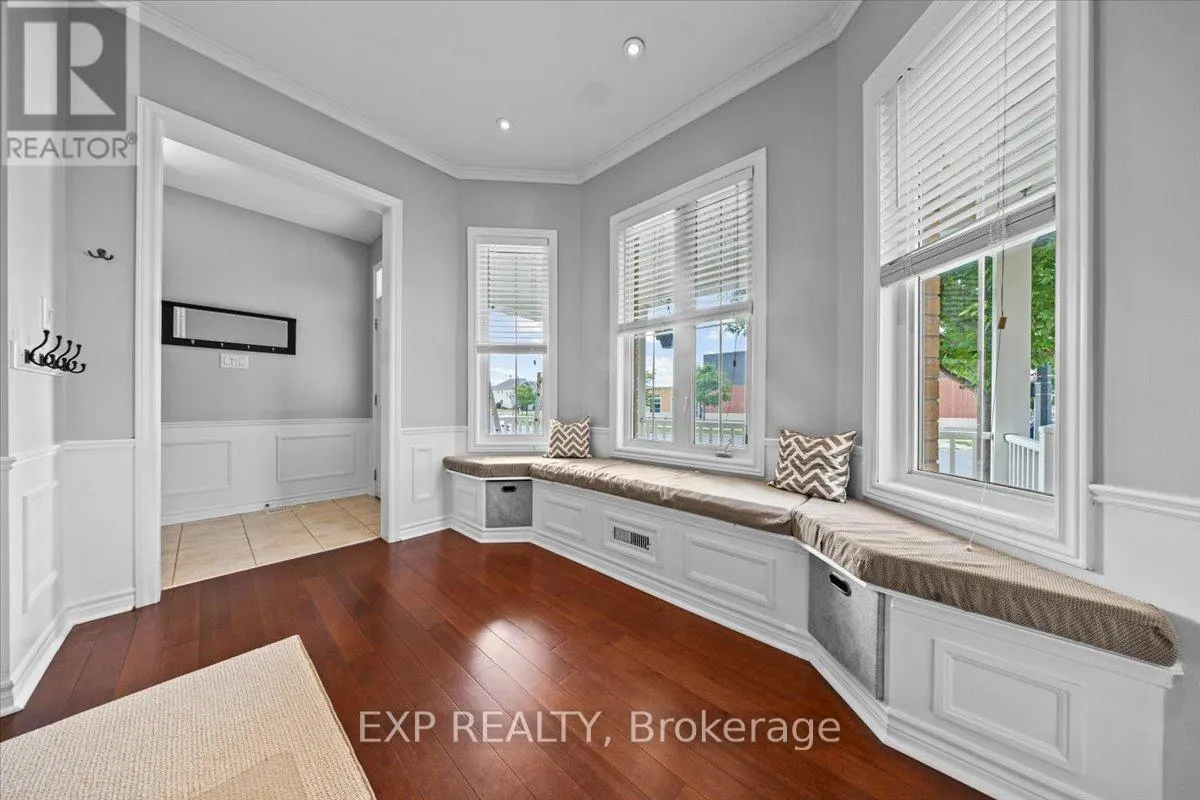 585 DUNDONALD DRIVE