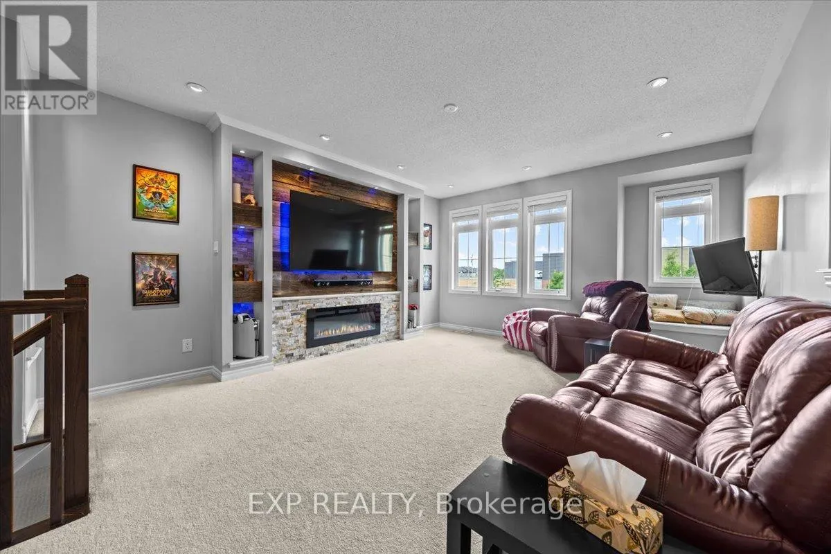 585 DUNDONALD DRIVE