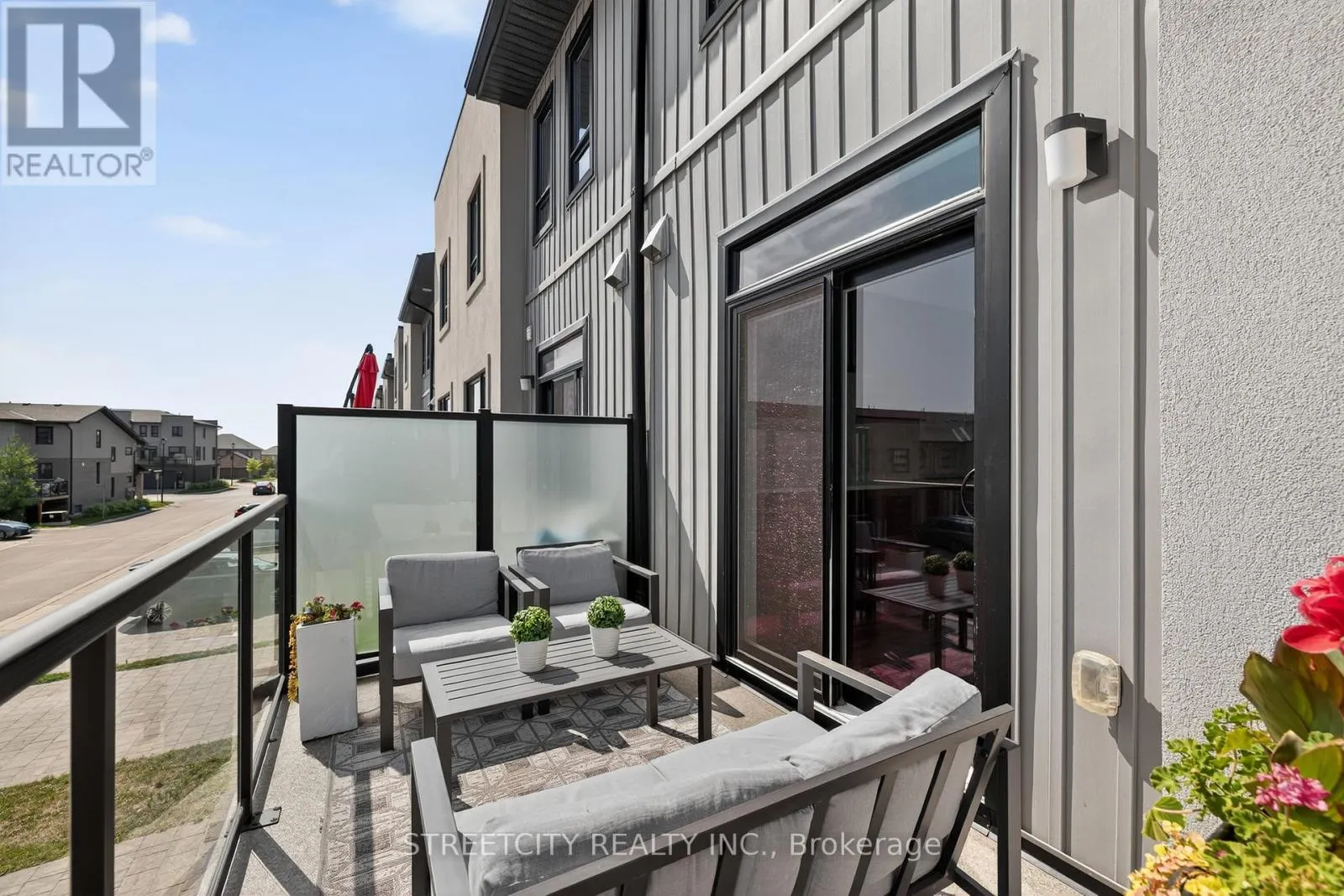 32 - 3380 SINGLETON AVENUE, #32