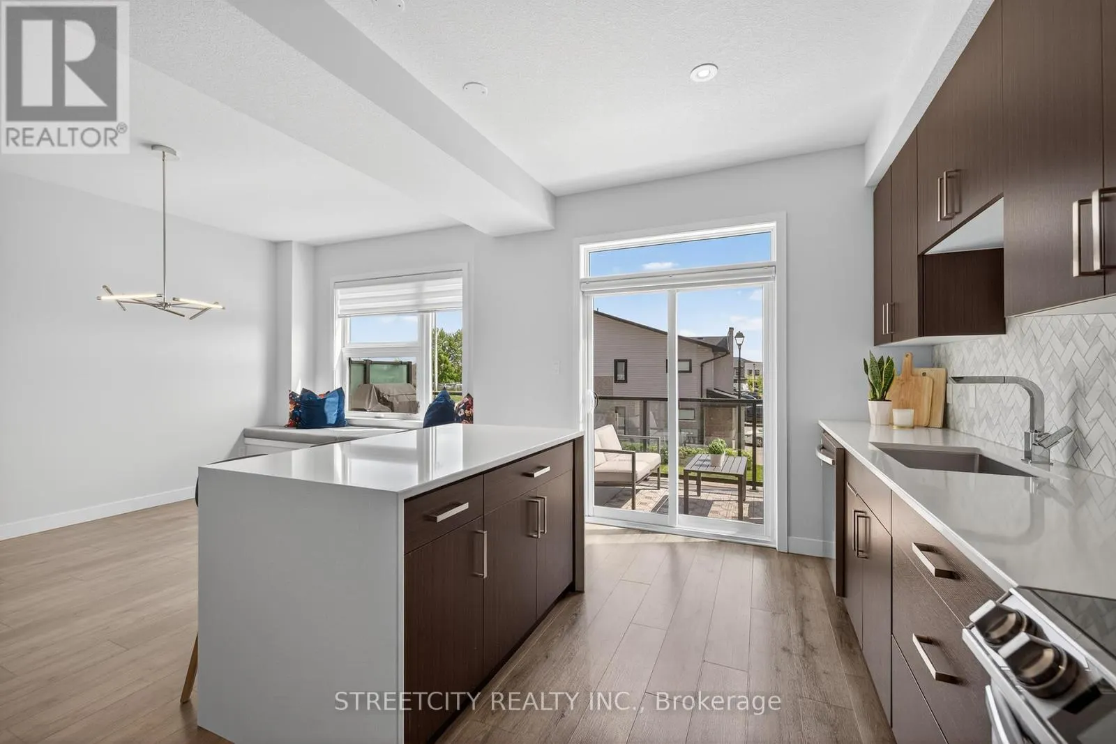 32 - 3380 SINGLETON AVENUE, #32