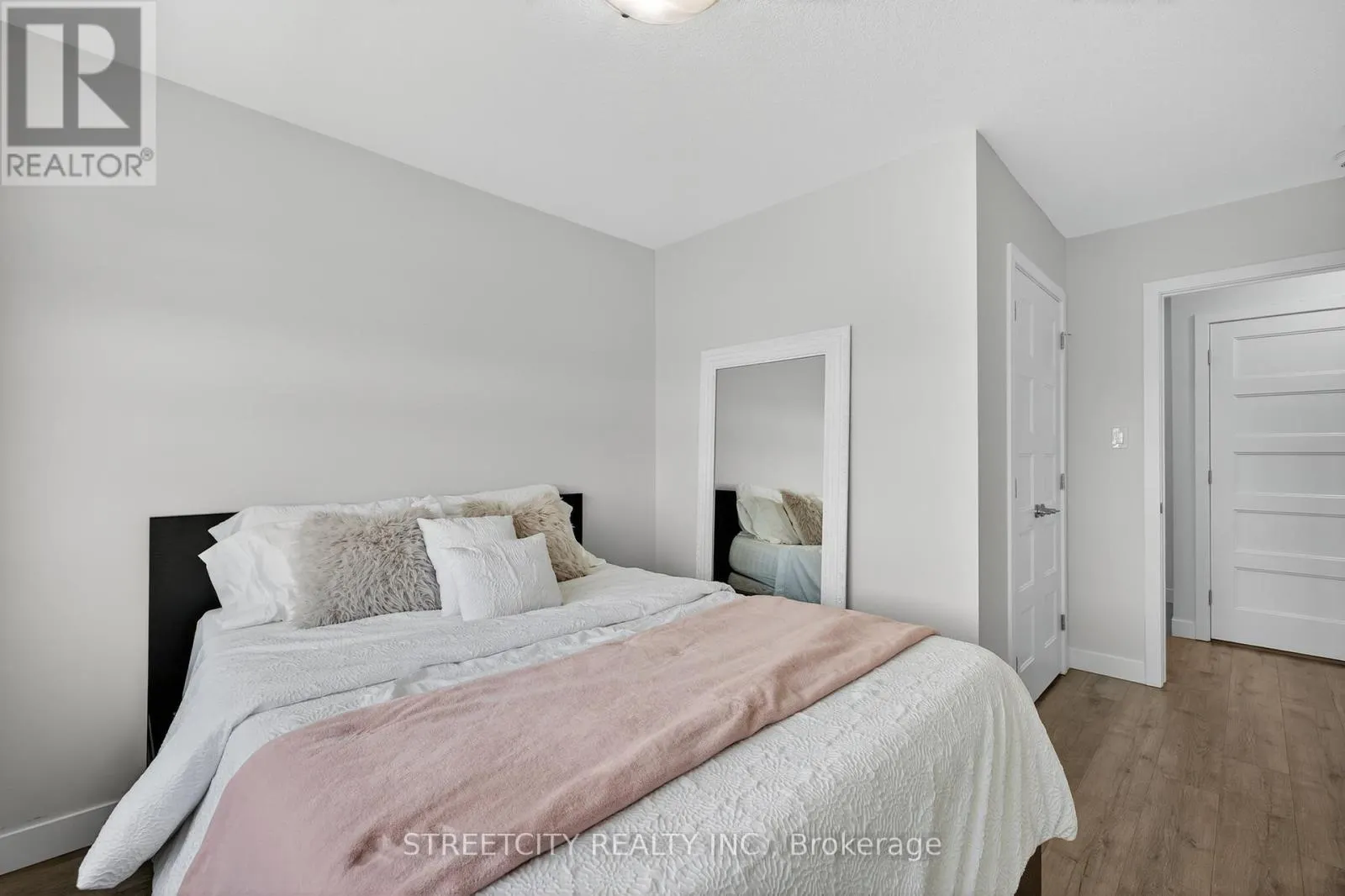 32 - 3380 SINGLETON AVENUE, #32