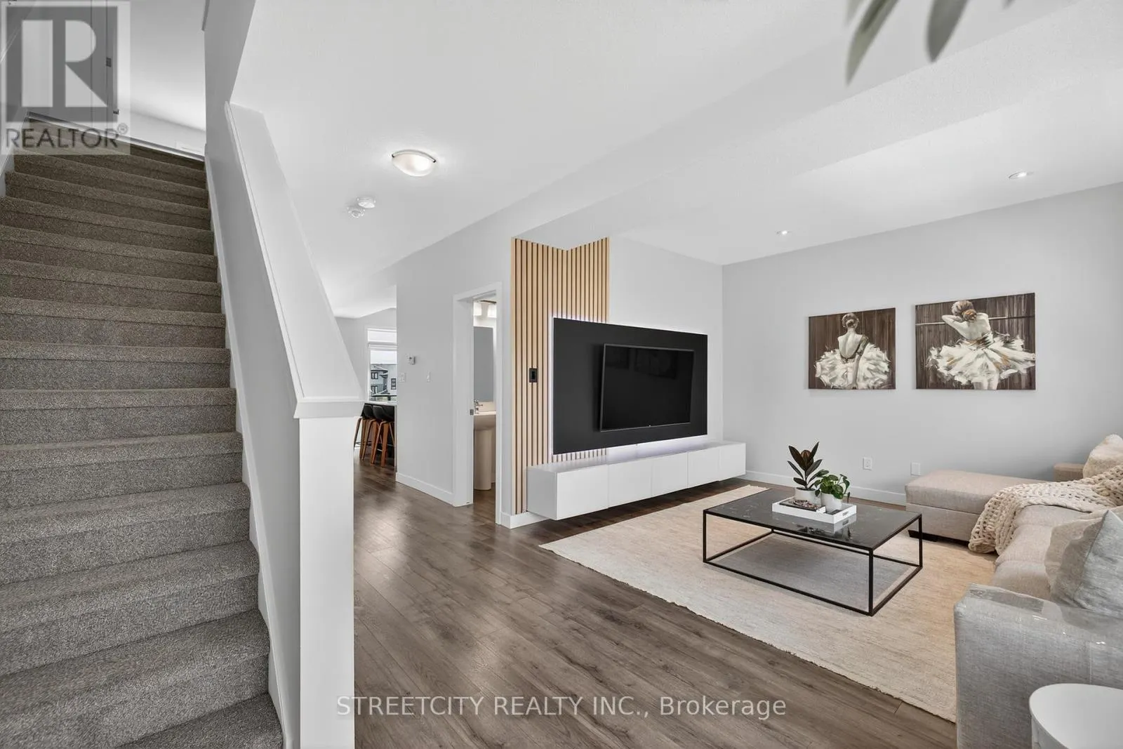 32 - 3380 SINGLETON AVENUE, #32