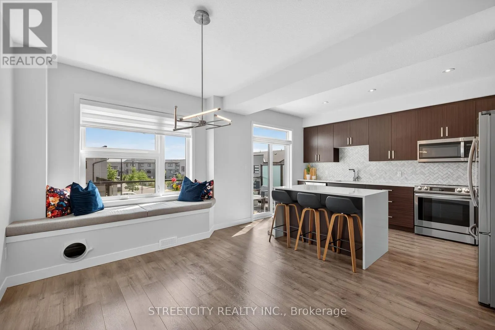 32 - 3380 SINGLETON AVENUE, #32