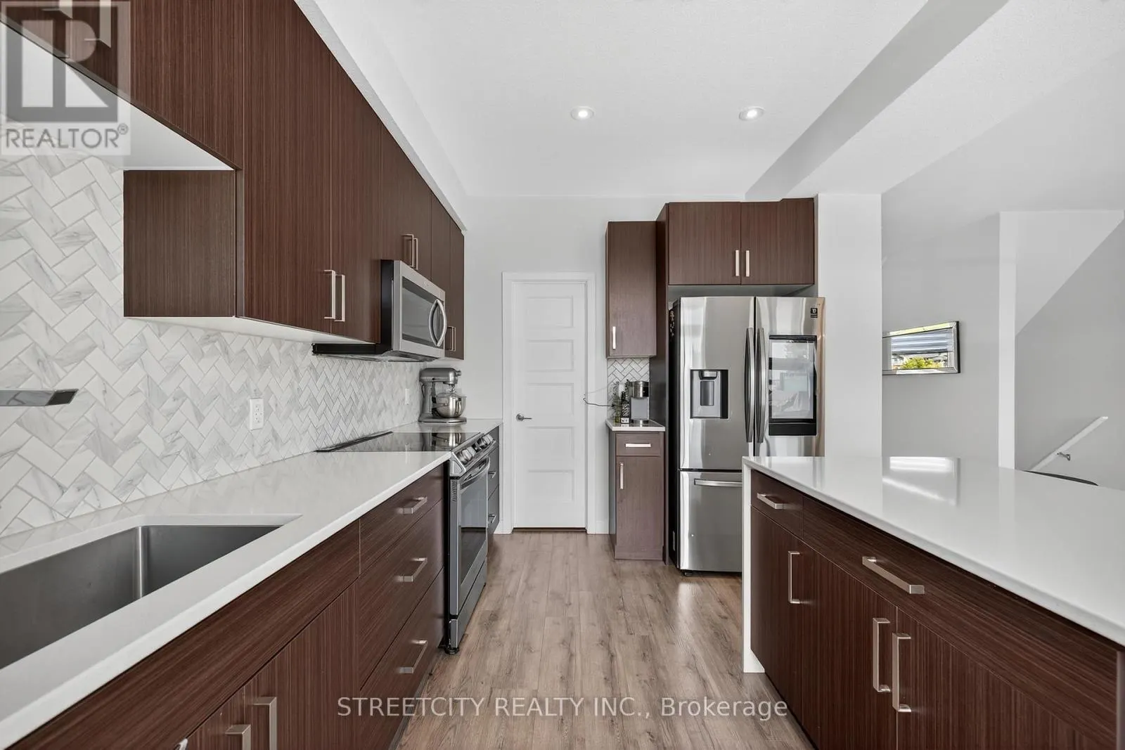 32 - 3380 SINGLETON AVENUE, #32