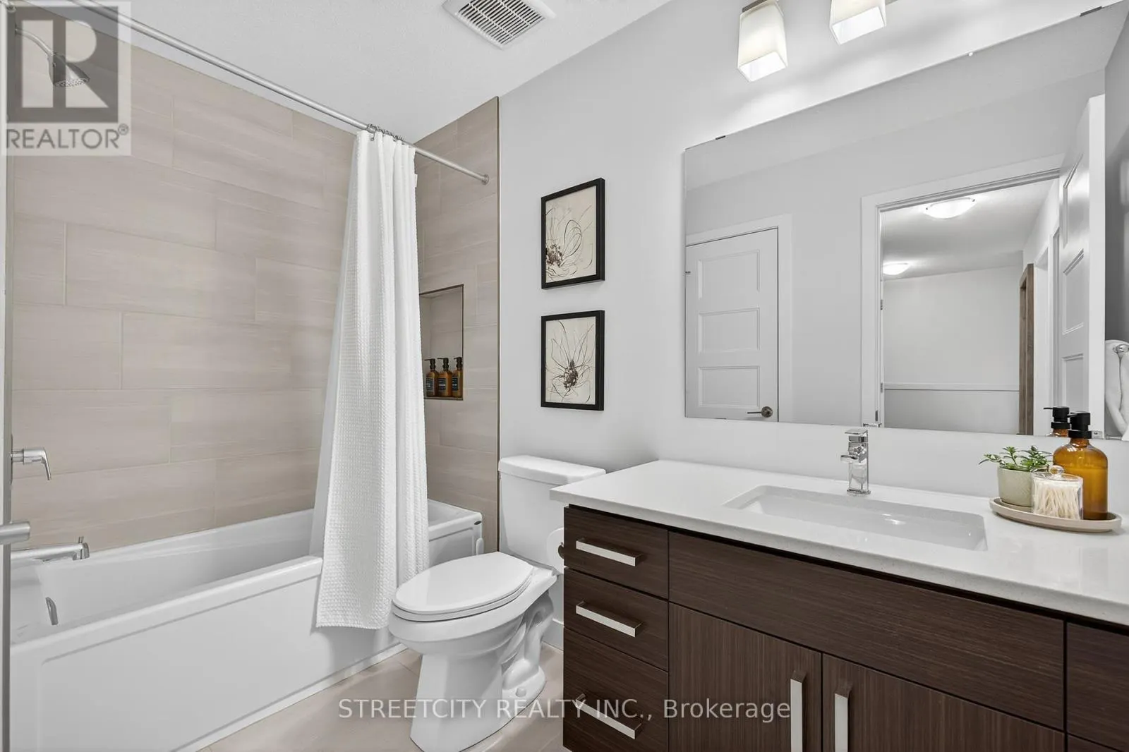 32 - 3380 SINGLETON AVENUE, #32