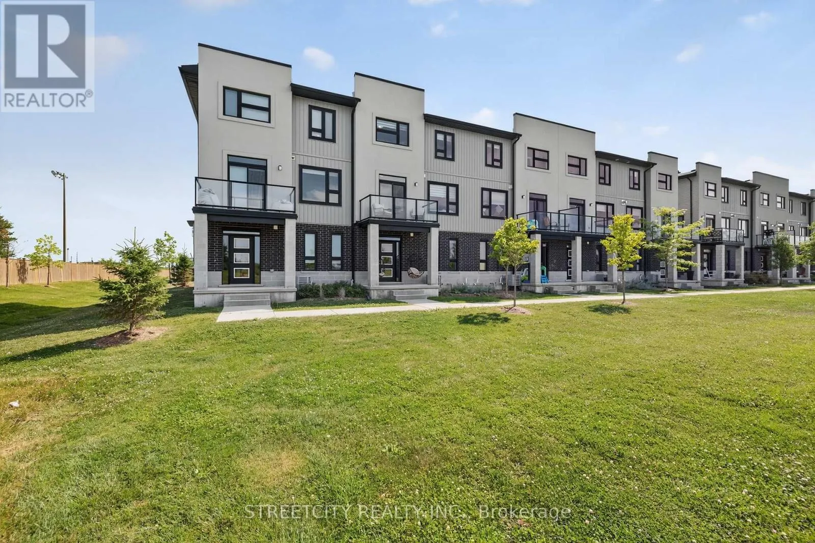 32 - 3380 SINGLETON AVENUE, #32