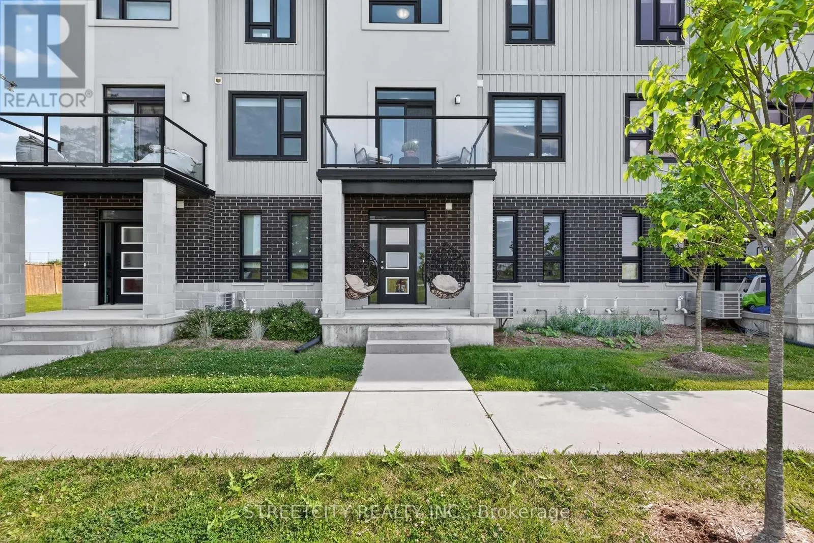 32 - 3380 SINGLETON AVENUE, #32